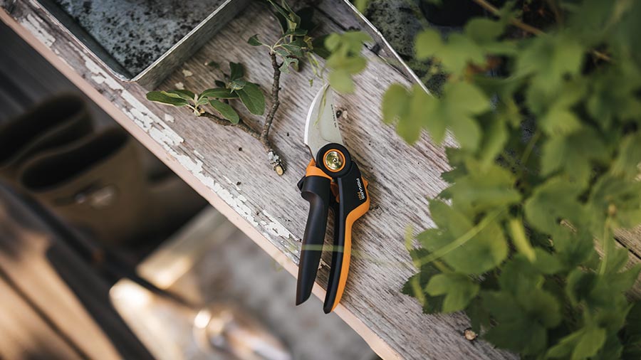 Sécateurs Fiskars conçus pour réduire l'effort et la fatigue